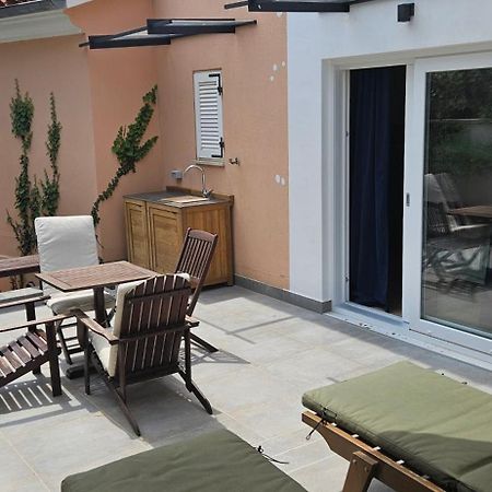Apartment Maya Near The Beach Premantura Exterior foto